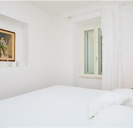 2-Bedroom Sea view Apartment with jacuzzi and Dubrovnik old town views, Sleeps 4